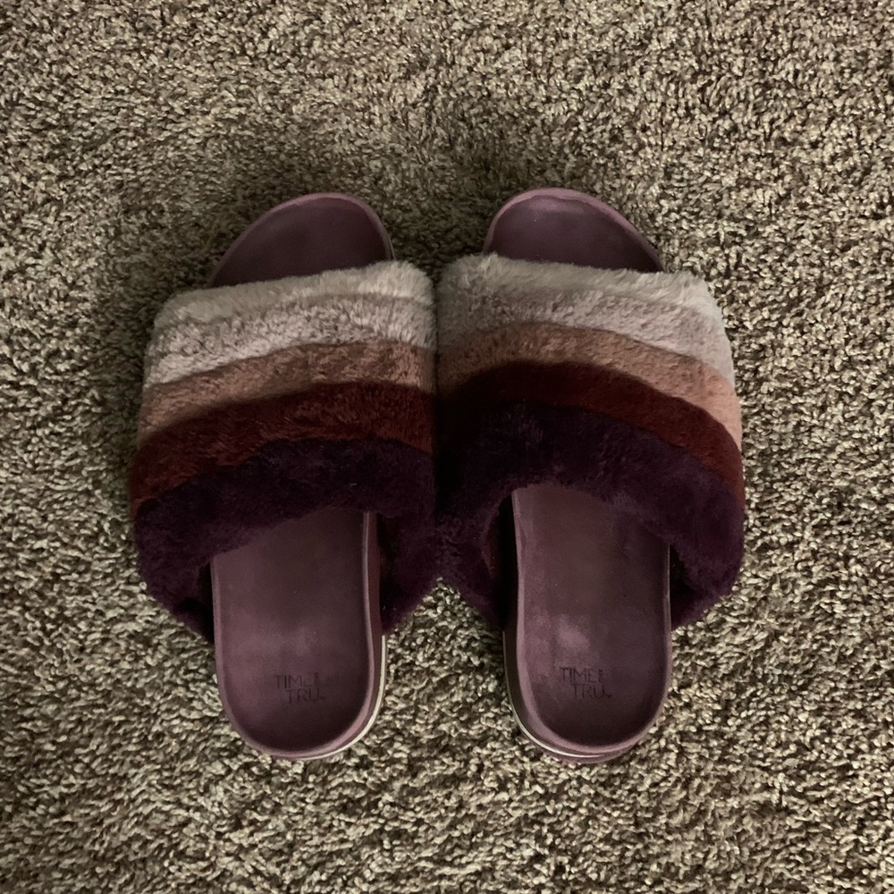Time and Tru Pink-to-Maroon Ombré slides